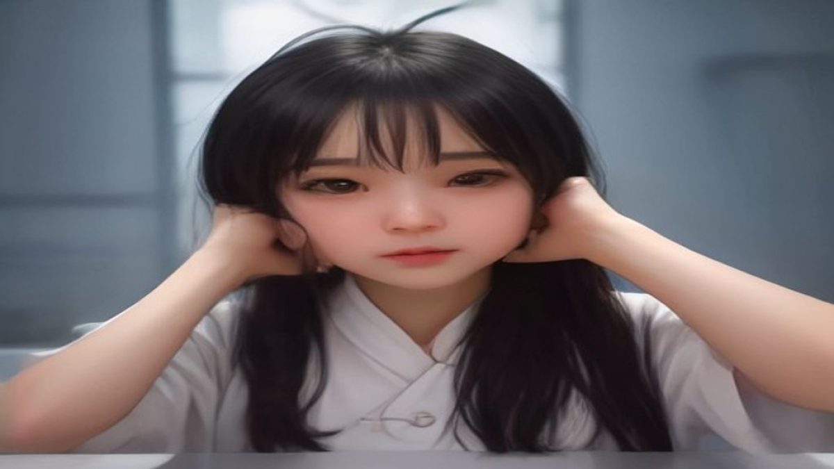 音乐 App 主界面在手机屏幕上展示，深靛蓝背景中歌单封面整齐排列，柔和光线从屏幕边缘漫出，氛围安静专注
